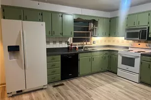 124 Kimberly St, Mount Airy, NC 27030 - Photo 2