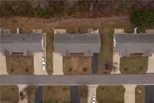 273 S Boyles St, Pilot Mountain, NC 27041 - Photo 4