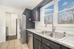 160 N Peace Haven Rd, Winston-Salem, NC 27104 - Photo 8