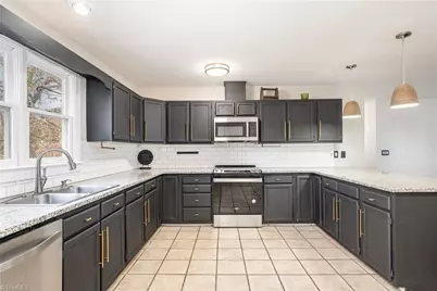 160 N Peace Haven Road, Winston-Salem, NC 27104 - Photo 10