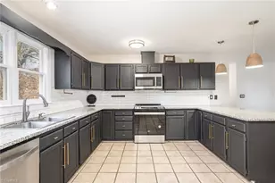 160 N Peace Haven Rd, Winston-Salem, NC 27104 - Photo 10