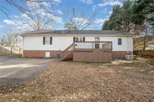 160 N Peace Haven Rd, Winston-Salem, NC 27104 - Photo 28