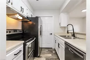 379 Montcastle Dr, Greensboro, NC 27406 - Photo 8