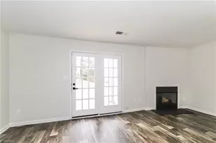 379 Montcastle Dr, Greensboro, NC 27406 - Photo 4