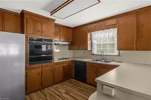 142 Kings Ln, Winston-Salem, NC 27107 - Photo 16