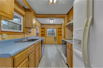 121 Pinewood Acres Drive, Greensboro, NC 27405 - Photo 8