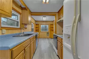 121 Pinewood Acres Dr, Greensboro, NC 27405 - Photo 8