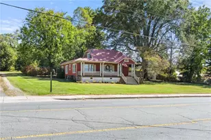 1058 Main St, Walnut Cove, NC 27052 - Photo 4