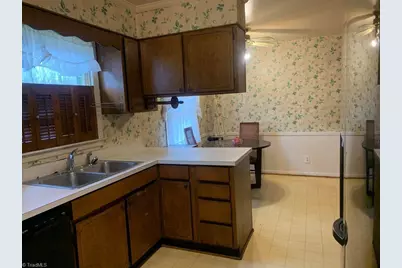 1514 Woodridge Avenue, Greensboro, NC 27405 - Photo 8