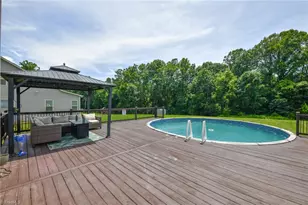 406 Fairmile Dr, Greensboro, NC 27455 - Photo 38