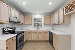 5706 Watercrest Dr, Greensboro, NC 27407 - Photo 12