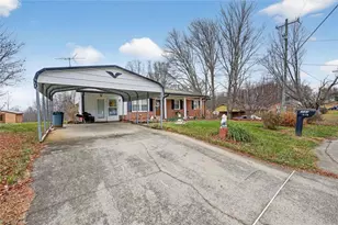 203 Gaylon St, Mount Airy, NC 27030 - Photo 2