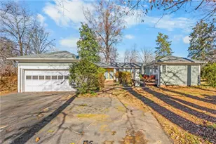 216 Knollwood Dr, Jamestown, NC 27282 - Photo 4