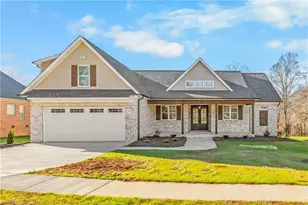 130 S Madera Dr, Mocksville, NC 27028 - Photo 2