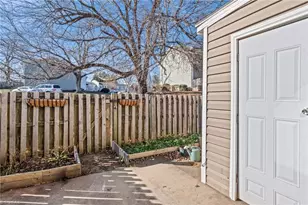 5739 Bramblegate Rd, Greensboro, NC 27409 - Photo 30