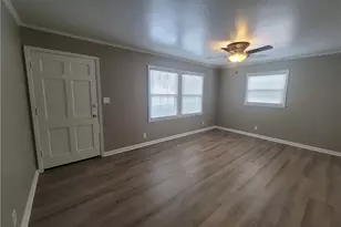 106 Wall St, Madison, NC 27027 - Photo 2