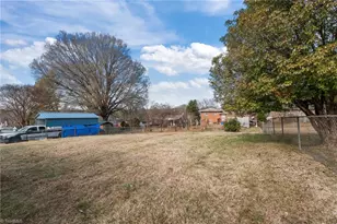 2214 Woodberry Dr, Greensboro, NC 27403 - Photo 32