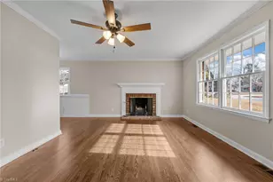 2214 Woodberry Dr, Greensboro, NC 27403 - Photo 10