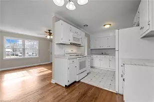 2214 Woodberry Dr, Greensboro, NC 27403 - Photo 20