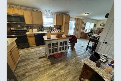 1040 Breezeway Drive, King, NC 27021 - Photo 16