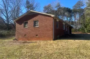 180 Cedar Ln, Reidsville, NC 27320 - Photo 14