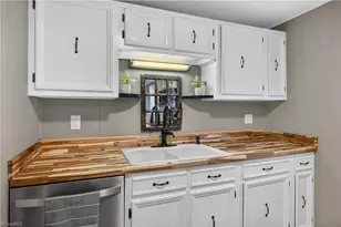 413 Vernon Rd, Reidsville, NC 27320 - Photo 10