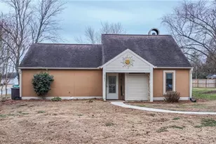 4204 Sunburst Dr, High Point, NC 27265 - Photo 2