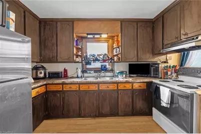 607 W Academy Street, Randleman, NC 27317 - Photo 8