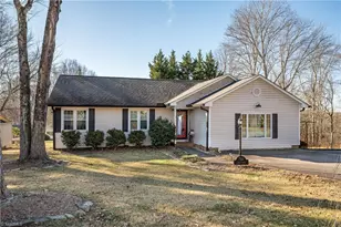 710 Saddle Dr, Pilot Mountain, NC 27041 - Photo 2