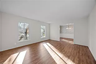 402 Eva Ln, Greensboro, NC 27455 - Photo 4