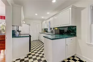 2616 Beechwood St, Greensboro, NC 27403 - Photo 8