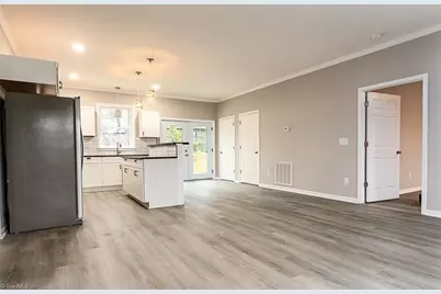 129 E Oakdale Street, Mount Airy, NC 27030 - Photo 12