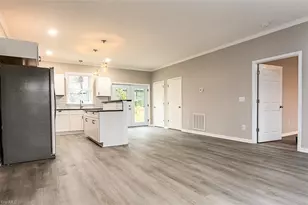 129 E Oakdale St, Mount Airy, NC 27030 - Photo 12