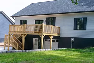 129 E Oakdale St, Mount Airy, NC 27030 - Photo 4