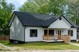 129 E Oakdale St, Mount Airy, NC 27030 - Photo 2