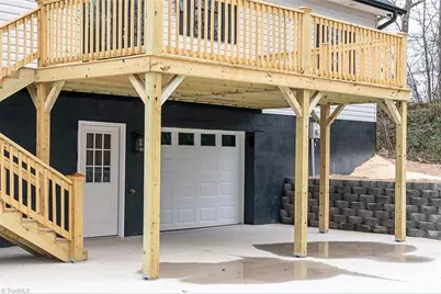 129 E Oakdale Street, Mount Airy, NC 27030 - Photo 6