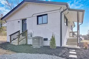 9 Grant St, Lexington, NC 27292 - Photo 6