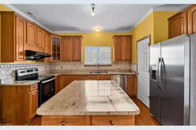 4623 Village Square Court, Greensboro, NC 27409 - Photo 12