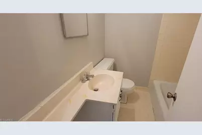 3923 Overland Heights #B, Greensboro, NC 27407 - Photo 8