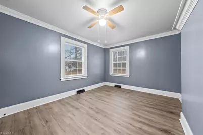 210 W Balfour Avenue, Asheboro, NC 27203 - Photo 8