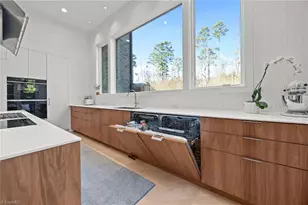 2108 Berkshire Ln, Greensboro, NC 27408 - Photo 12