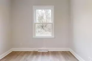 323 Coltrane Ave, High Point, NC 27260 - Photo 4