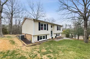 405 Westchester Dr, High Point, NC 27262 - Photo 2