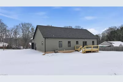 4381 Continental Drive, Pfafftown, NC 27040 - Photo 4