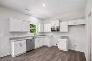 1042 Bebb Willow Ln, Lewisville, NC 27023 - Photo 4