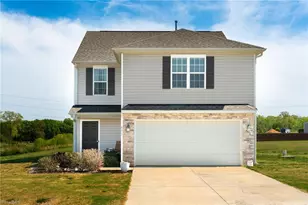 401 Altavista Dr, Clemmons, NC 27012 - Photo 2