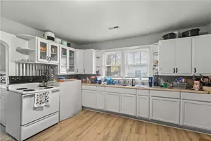 229 Dorothy St, High Point, NC 27262 - Photo 8