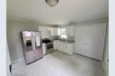 1615 E 10th Street, Winston-Salem, NC 27105 - Photo 2