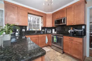 906 Chatfield Dr, Greensboro, NC 27410 - Photo 16