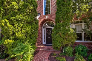 19 Middlefield Ct, Greensboro, NC 27455 - Photo 2